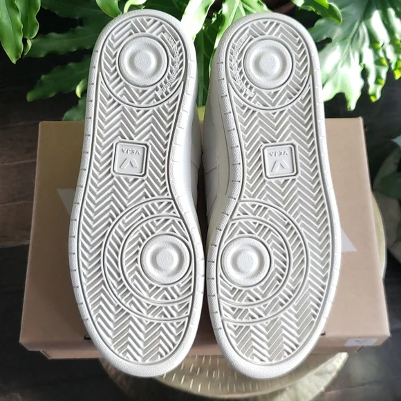 Veja V-10 Leather Sneakers - Picture 12 of 16